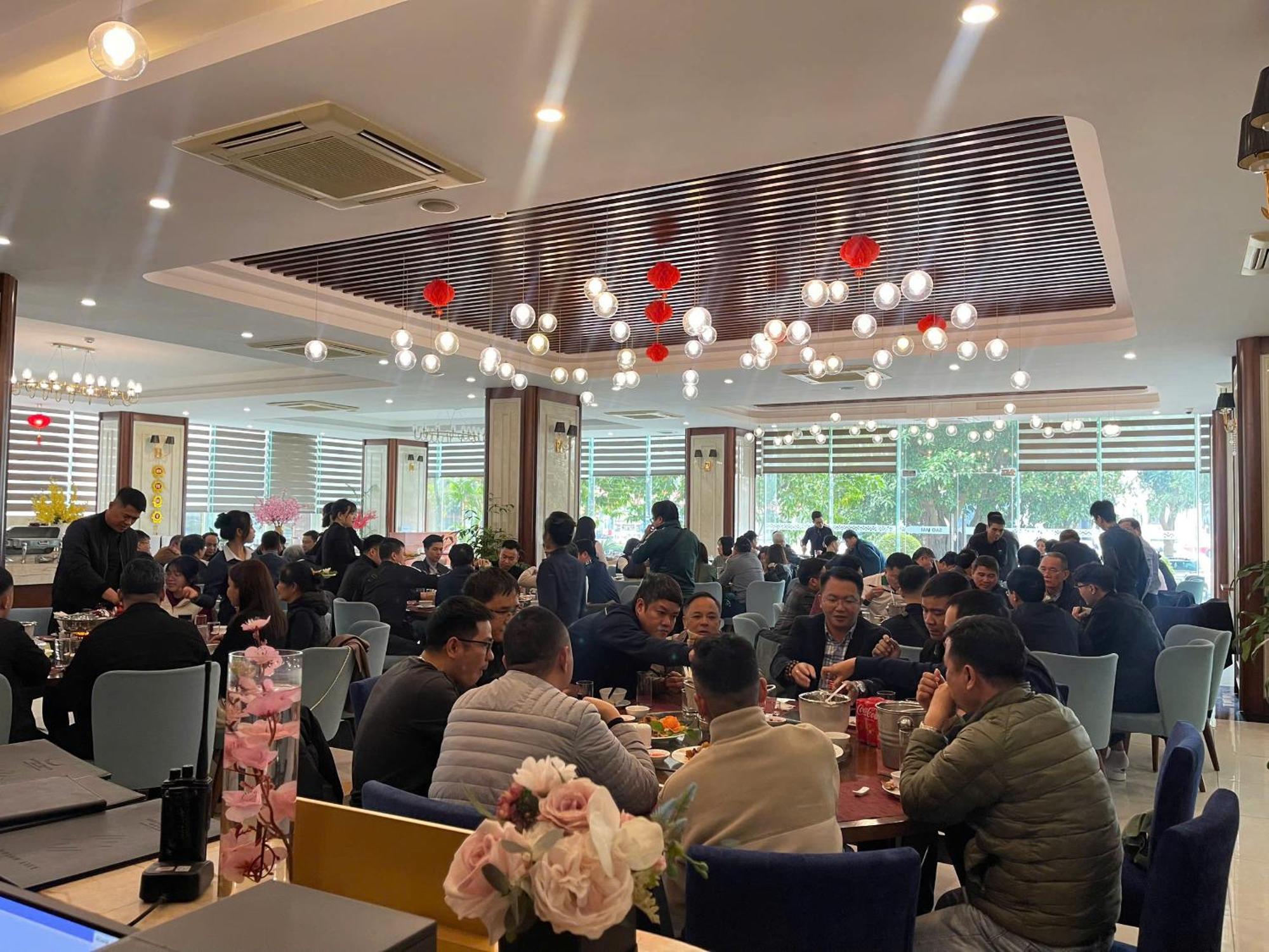 穆尔泰东方大酒店 荣市 外观 照片